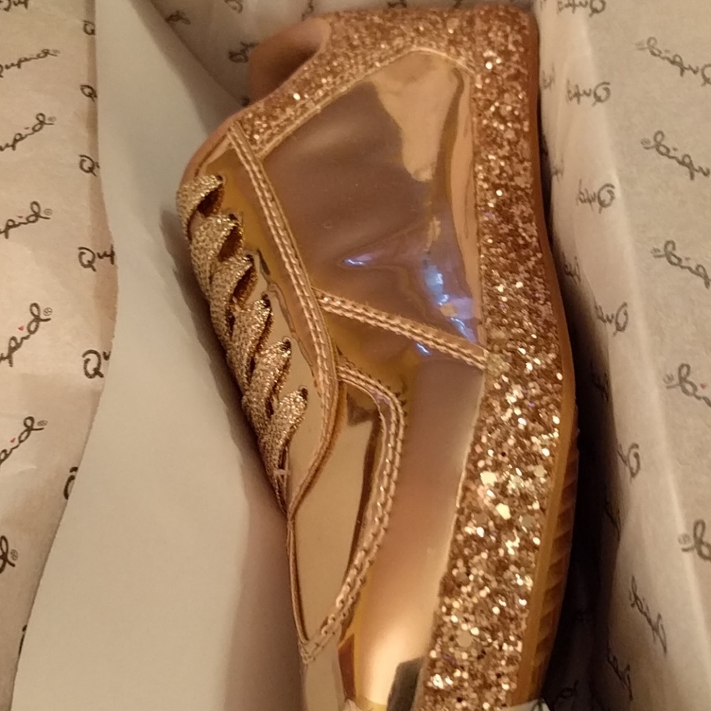 Rise gold sneakers